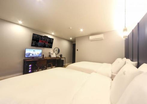 The Stone Bridge Hotel Sasang Busan Buitenkant foto